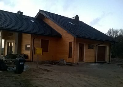 Dom z drewna w okolicach Lubniewic